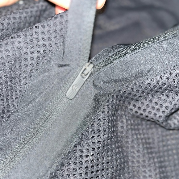 Lululemon Relaxed Fit Mesh Jacket
DESIGNED FOR ON THE MOVE - Picture 6 of 11